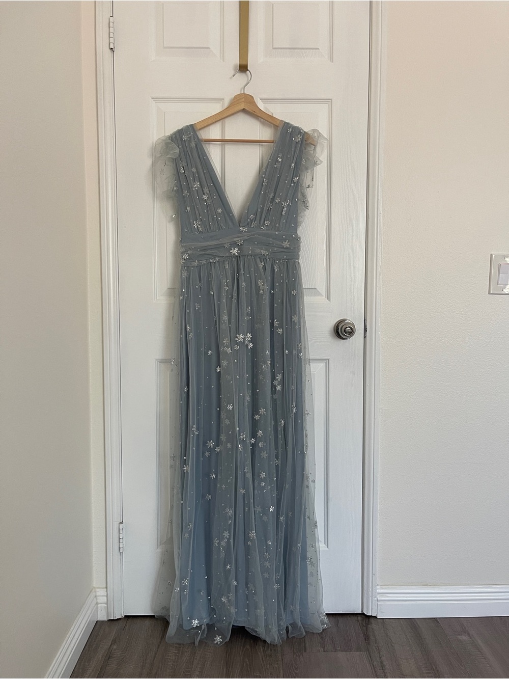 Elegant V-Neck Tulle Maxi Dress in Dusty Blue